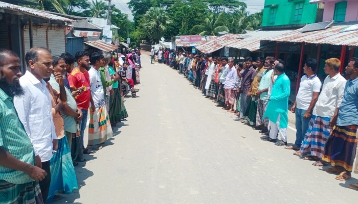 কলাপাড়ায় লামিয়া হত্যা মামলায় হয়রানির অভিযোগে মানববন্ধন